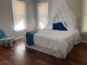 Luxury Victorian King Bed Home: NO CLEANING FEE - Image 5