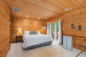 River Road Lodge 7 Bedroom Lodge by NW Comfy Cabins by RedAwning - Image 5