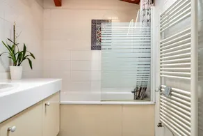 Holiday Home 'In Bordeaux, Air-Conditioned with Pool Table' with Private Terrace and AC - Image 3