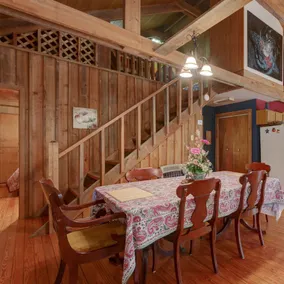Spacious Cabin on 18 beautiful acres 20min from downtown. Spa services available - Image 4