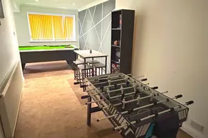 Cozy Derby 4 Bed House With Hot Tub & Games Room - Image 2