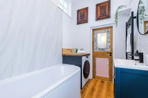 Cozy 3-bed Home Perfect for Business Groups - Image 5