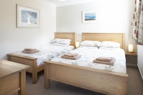 Longships Apartment - two bedroomed apartment within a 15 min walk of the beach. - Image 4