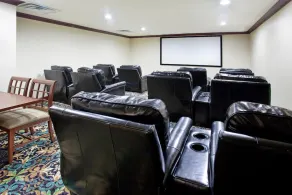 1 Bedroom | Free Wi-Fi + Breakfast, Indoor Pool - Image 4