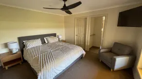 Woodlands Waterside Retreat - Image 4