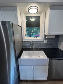 Charming Spacious Cottage, private, water views, close to amenities - Image 3