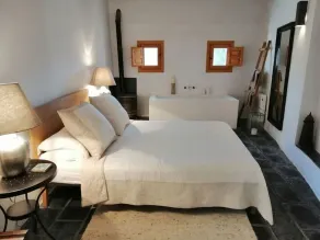 Villa com piscina privada, rodeada por montanhas, oliveiras, nogueira e laranjeiras - Image 3