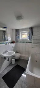 Apartment Roswitha mit Badewanne und Blick auf den Bach - Image 3