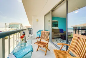 Bright Carolina Beach Condo: Public Beach On-Site - Image 5