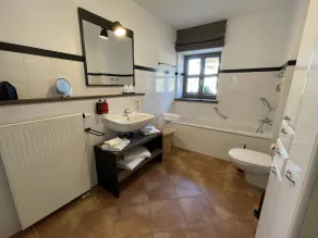 Sunny 100 sqm apartment for 4 people, garden, garage / near the lake - Image 3