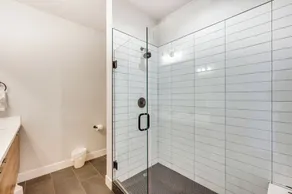 Sleek, Modern Denver Area Gem in Planned Community - Image 4