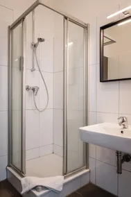Apartmenthaus Berlin Neukölln - Image 2