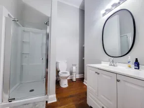 Private Room inside The Cottage on 5th downtown Eastman - Image 4