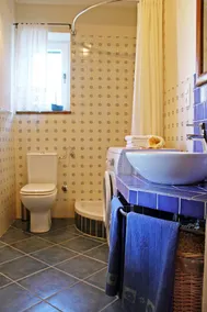 Beautiful 3 Bedroom Stone House With a Heated Pool - Image 3