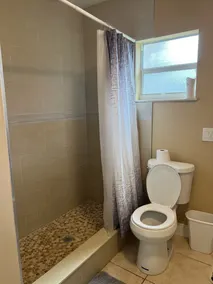 Gorgeous Private entrance with a private room and bathroom - Image 4