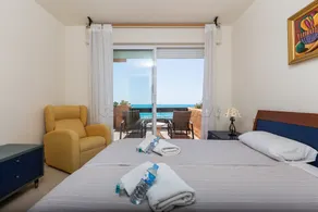 Frontline beach 2 bedroom apartment in Los Granados with panoramic sea views, pool, gardens, Wi-Fi - Image 3