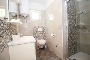 Privater Pool 3,5 x 8,6 m, überdachter Essbereich im Freien, kostenloses WLAN, voll - klimatisiert - Image 3