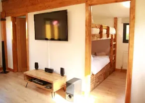 The Cabin at Ffos Farm - Image 3