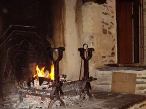Charming Riverside Cottage with Fishing & Wifi, Near Historic Sites - Image 3