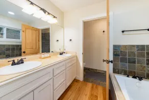 Murph Lodge- 4BR w/AC, Hot Tub, Billiards, Ping Pong and More! - Image 5