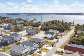 New, great for couples. Pets friendly, fenced backyard, close to beach and bay.  - Image 4