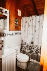 Bear Tracks Cabin - VT Escape - Image 3