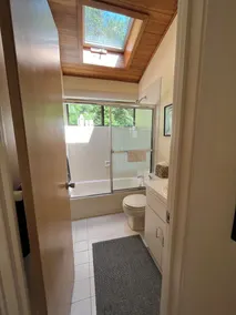 East Hampton slice of heaven with heated pool and 3 minute drive to village. - Image 2