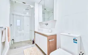 Fortitude Valley 2Bed with Car Park Central Location - Image 3