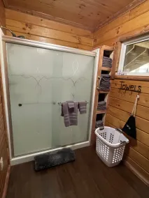 Waterside Cabin GREAT Fishing, 4 beds, 2 Kayaks Gated WI-FI parking Washer Dryer - Image 5