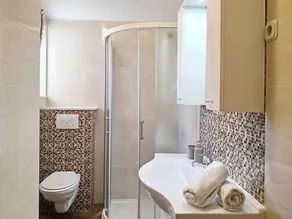 Holiday apartment with balcony and air conditioning - Image 2