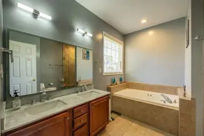 Family-friendly single home/Walking distance to shopping center and restaurants  - Image 4