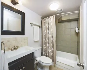 Downtown Quaint & Quiet Basement Apartment - Image 2