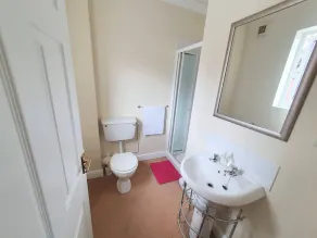2-bedroom House Near Town With Superfast Wi-fi - Image 4