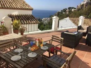 Marina del Este sea view half villa - Image 4