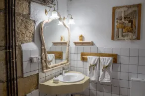 Charming farmhouse, surrounded by vineyards with a private pool in the  nature - Image 4