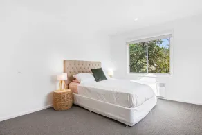 Perfectly positioned fully renovated family holiday home with pool sleeps 10 - Image 4