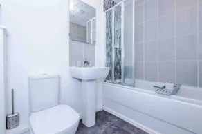 Lovely three bed home Manchester - Image 2