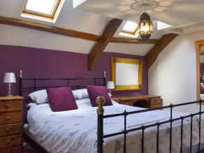 Alojamiento de 2 habitaciones en Hessenford - Image 4