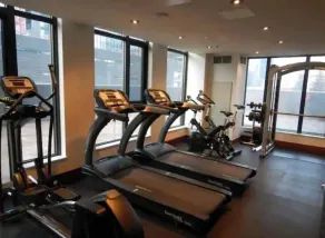 lovely 2 bed with 2 bath condo in downtown - Image 2