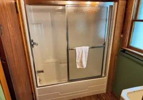 Gresham Shores - Woodies Perch - PET FRIENDLY - Image 3