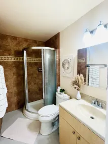 Bright Airy Condo in Makaha - 5 mins from the beach! - Image 2