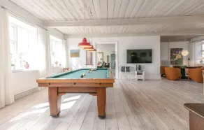 9 bedroom pet friendly home in østermarie - Image 3