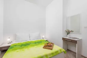 Holiday apartment with pool - Image 4