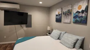 Spacious Studio with All the Comforts of Home - Image 5