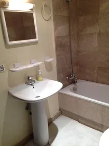 Apartment on the Corniche Swimming pool in modern residence - Image 3
