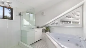 Unique Ocean and Lakefront Beach House - Image 4