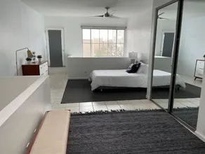 Entire 2BR Loft in Little Italy all within walking - Image 5