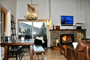 Steps from the gondola and ski school in the heart of Lionshead Village - Image 2
