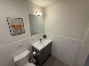 Modern Mountain Guest Suite - Image 3