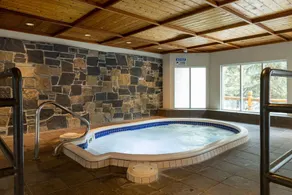 Relaxing Stay in Banff! Lovely Superior King Room - Image 3
